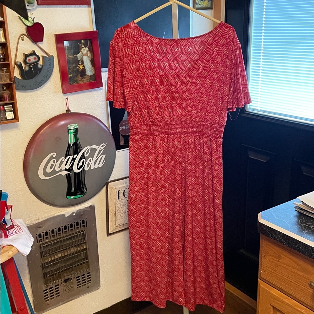 Red Patterned V-Neck Dress - Picture 3 of 3
